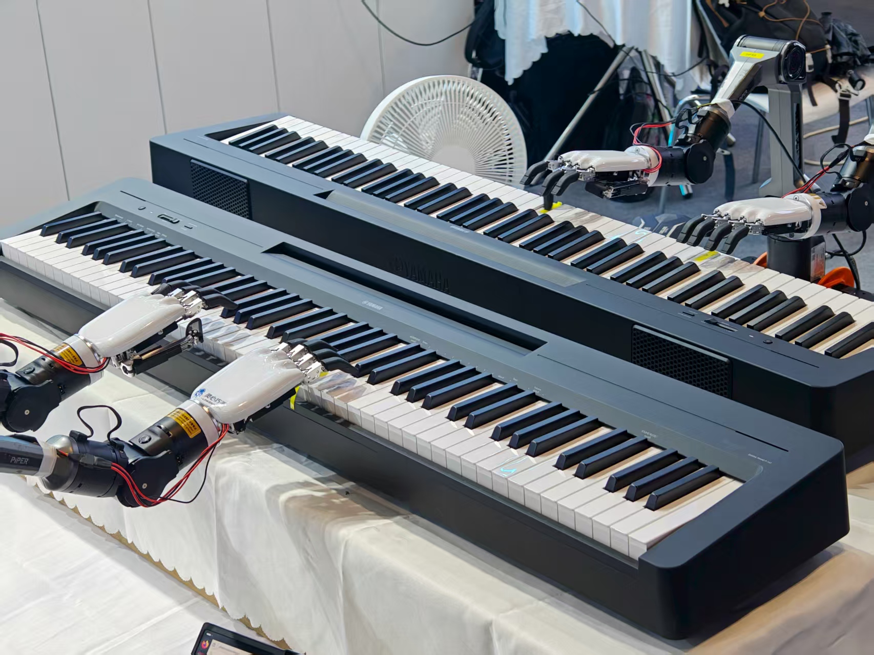 四手聯(lián)彈機(jī)器人